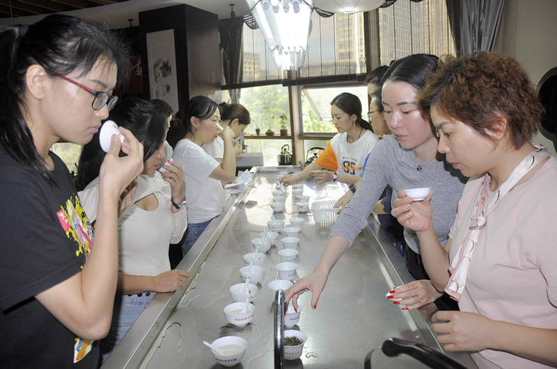 成都茶艺师培训  归纳起来无非只有两种